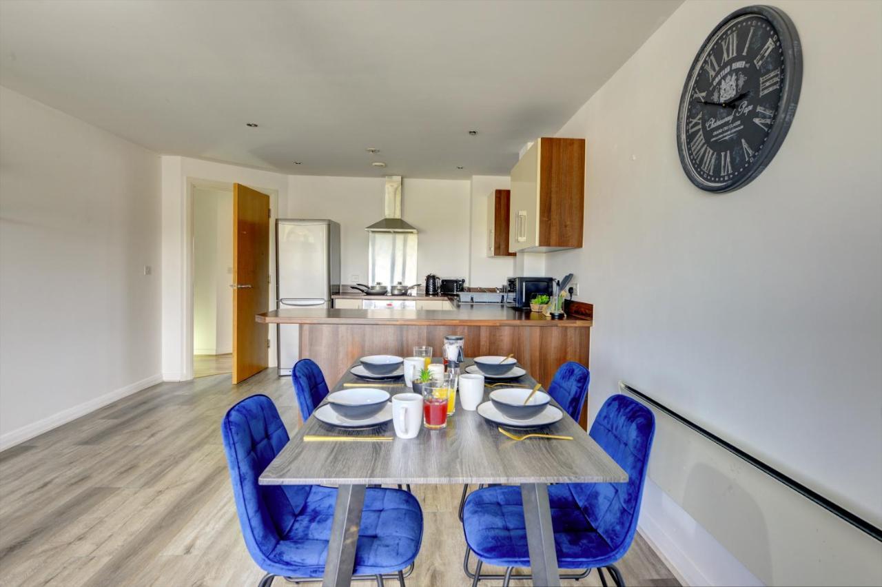 Spacious - Penthouse 2 Bed With Secure Allocated Parking *