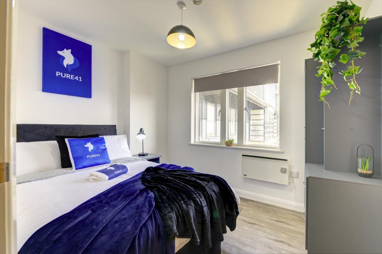 Apartment Spacious - Penthouse 2 Bed With Secure Allocated Parking *